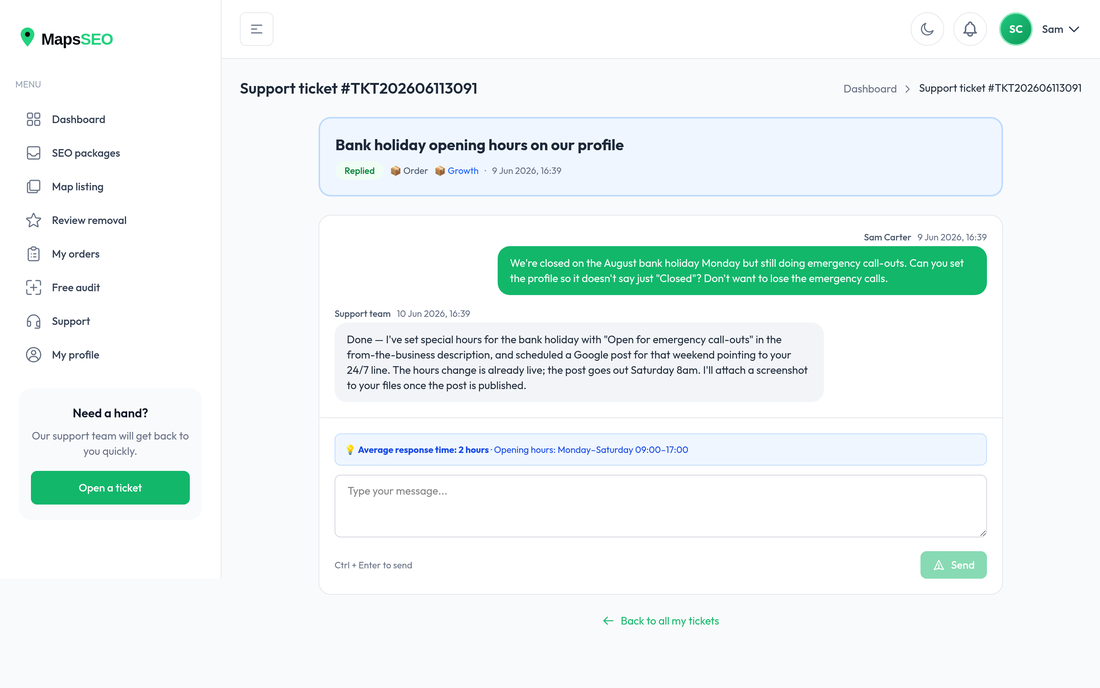 Support ticket thread: customer question answered by the specialist, with response time shown